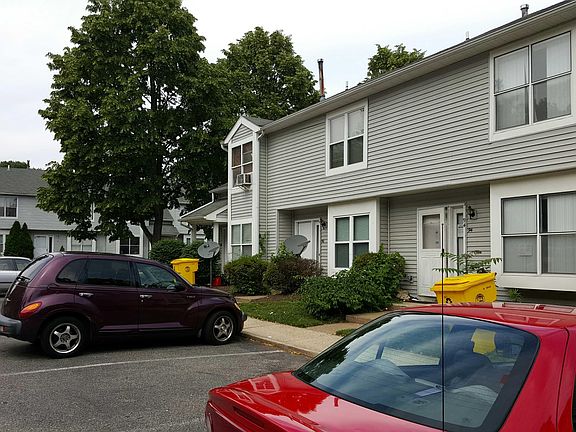 4th image of 92 Woodlake Manor Dr