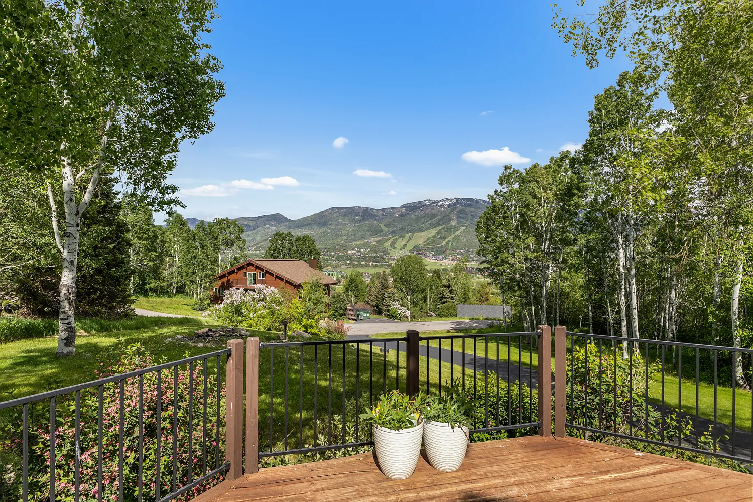 5 bed, 3990 sqft, $12,000 — Photo 3