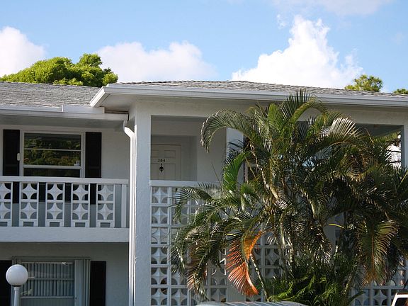 Second (top) Floor, end unit