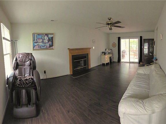 3rd image of 2525 Sutton Pl