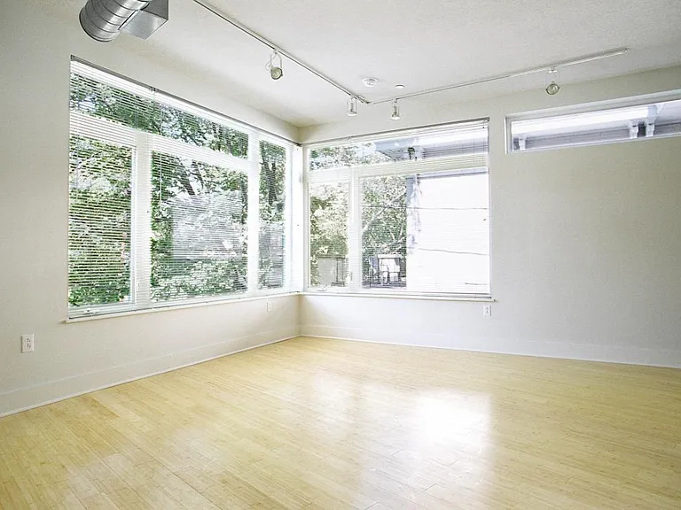 521 Shady Ave #14 — Photo 3