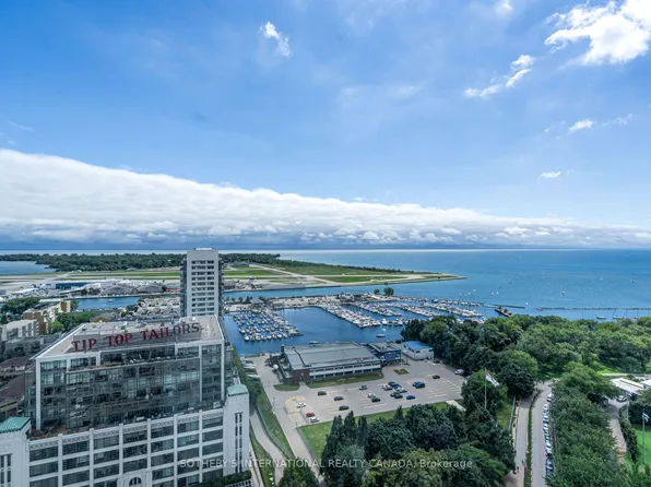 628 Fleet St #2704, Toronto, ON M5V 1A8