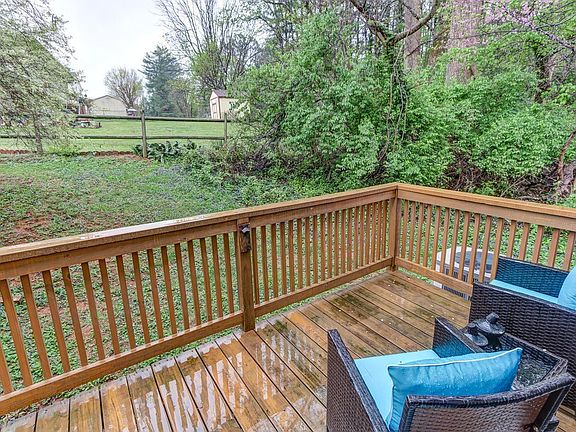 2nd image of 1419 Ashbourne Dr