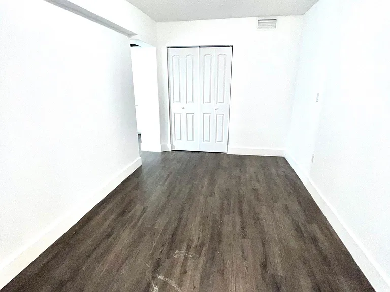 57 NW 48th Pl #5 — Photo 4