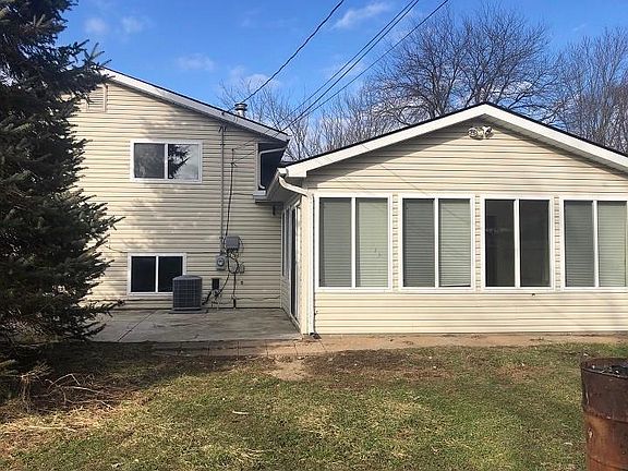2nd image of 6862 Shelly Dr