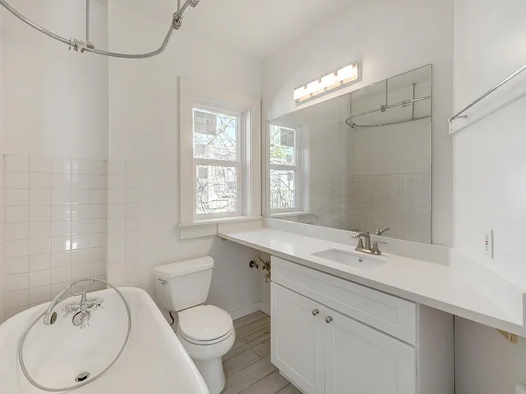 528 11th Ave E — Photo 14