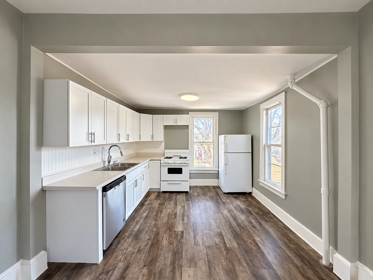 Gorgeous 4 Bedroom 1 Bathroom Duplex in South Minneapolis! — Photo 2