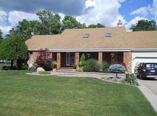 27 W Home Rd, Bowmansville, NY 14026