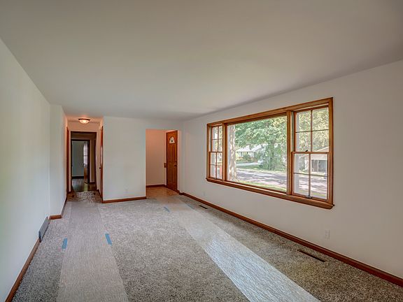 4th image of 101 W McKinley St