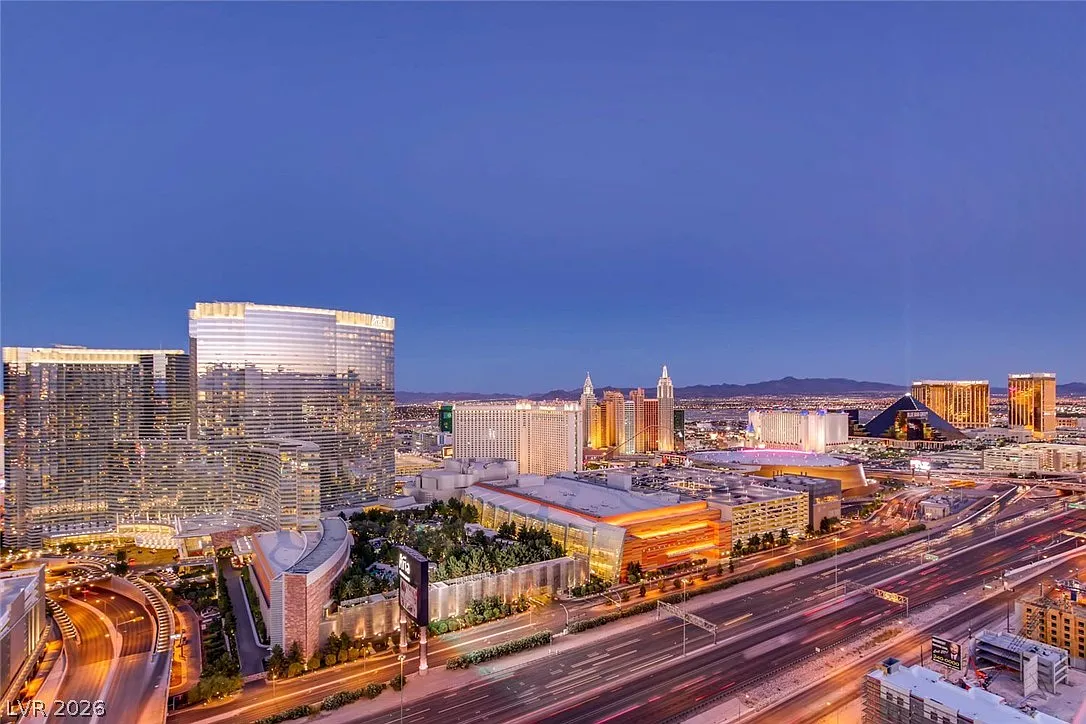 Panorama Towers — Photo 3