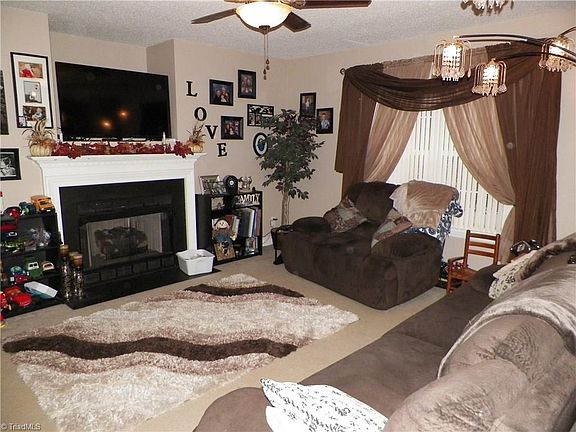 4th image of 502 Twin Valley Dr