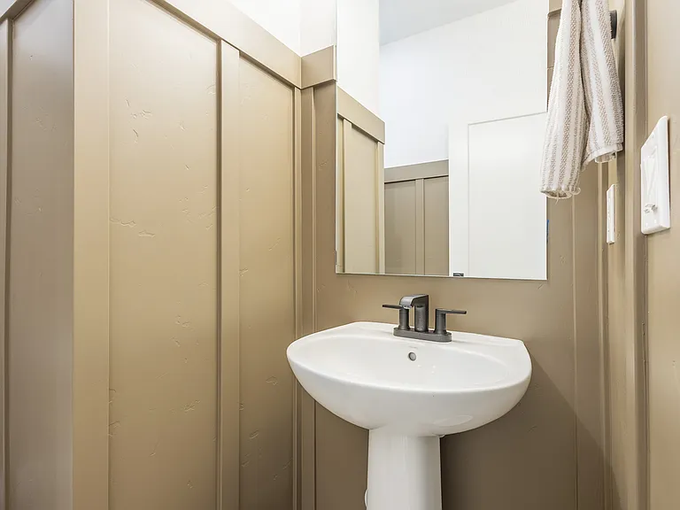 290 S Filbert Ln — Photo 16