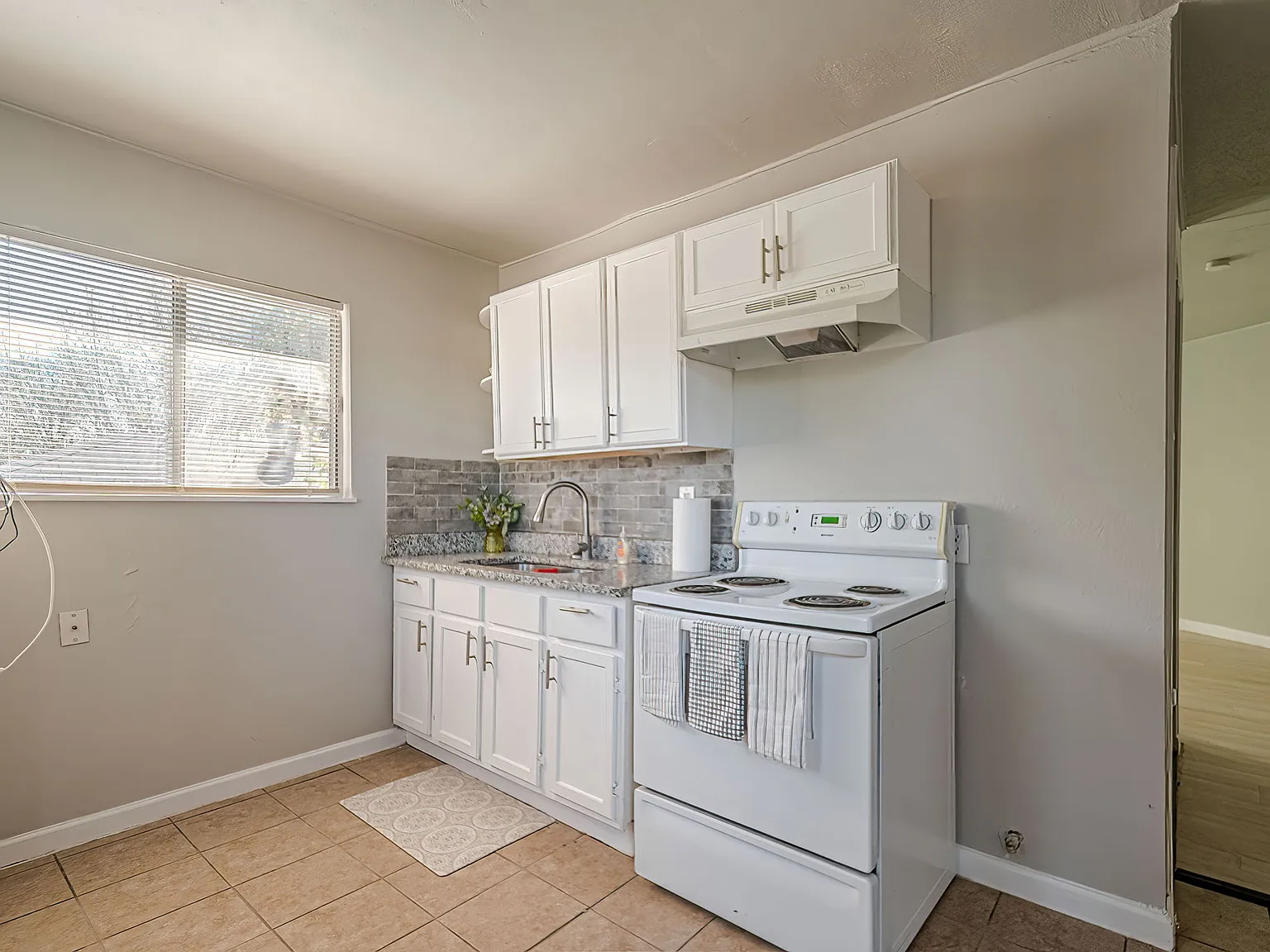 2323 Arbor Pl — Photo 2