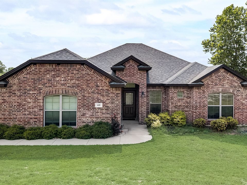 1st image of 610 Chisholm Trl