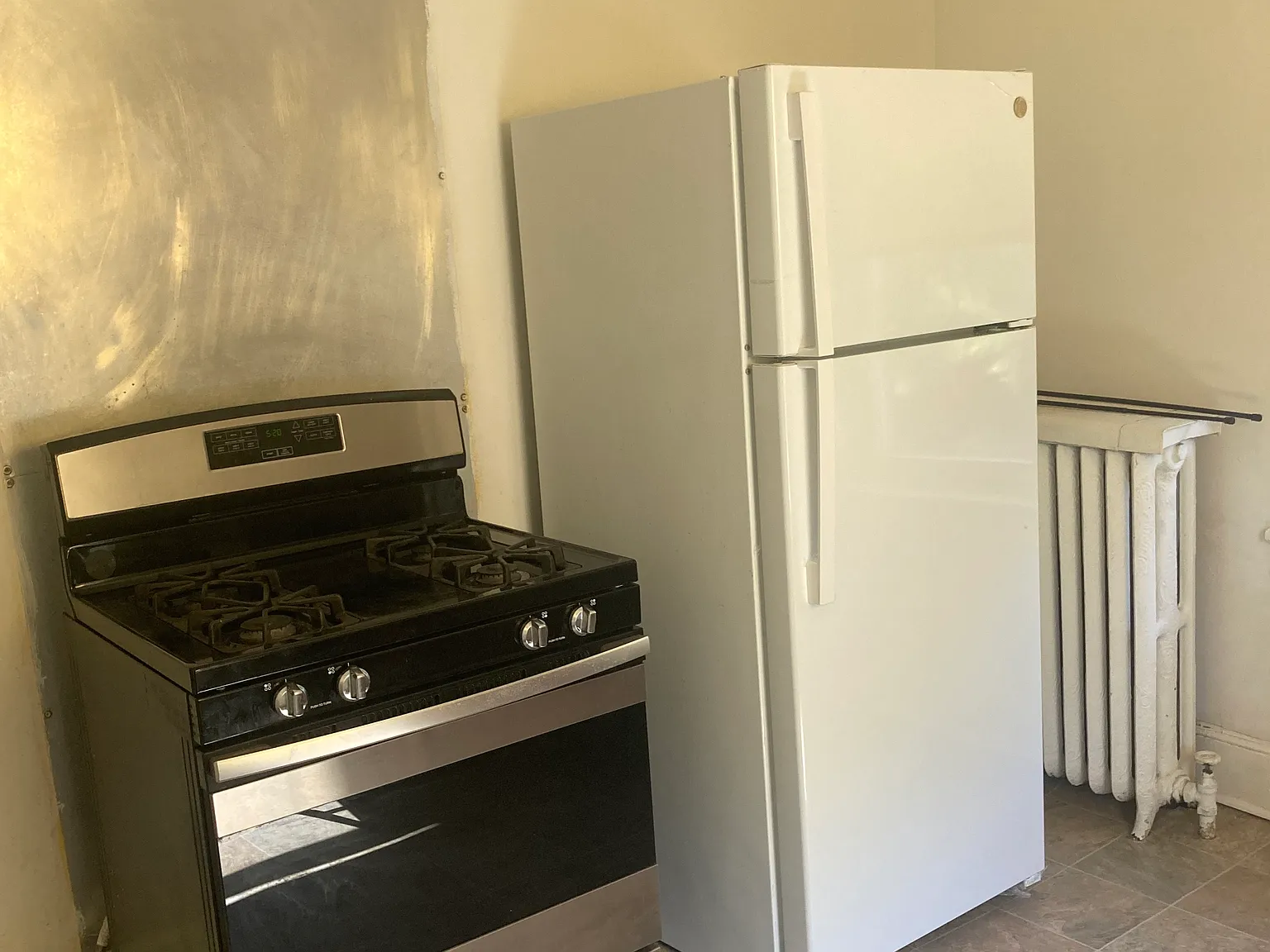 1 bed, 830 sqft, $1,100 — Photo 2