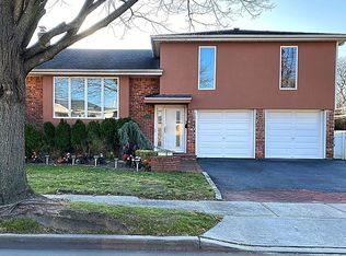 574 Flanders Dr, Valley Stream, NY 11581