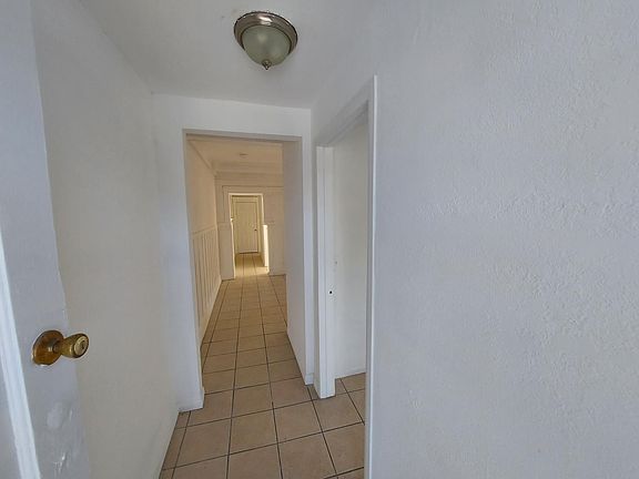 4th image of 1600 W 37th St