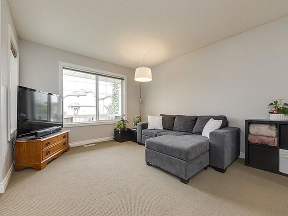 4th image of 91 Summerfield Point E