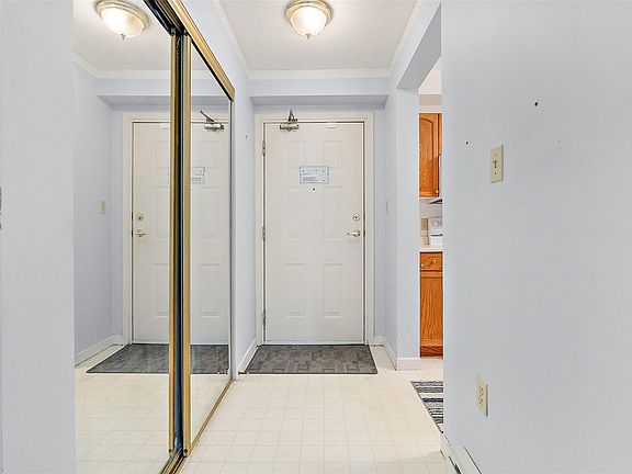 4th image of 3969 Shelbourne St #212