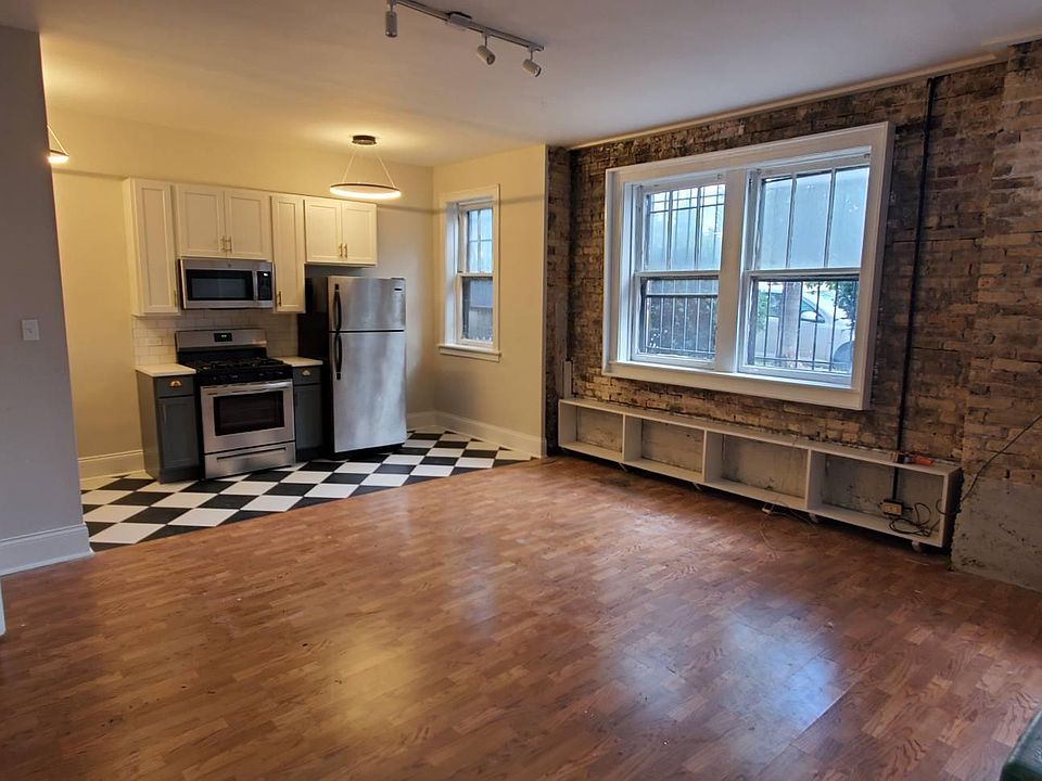 1st image of 2530 N Sacramento Ave #102