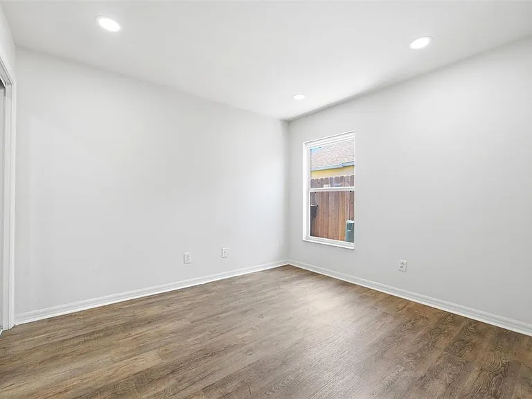 2210 Towering Oaks Cir — Photo 46
