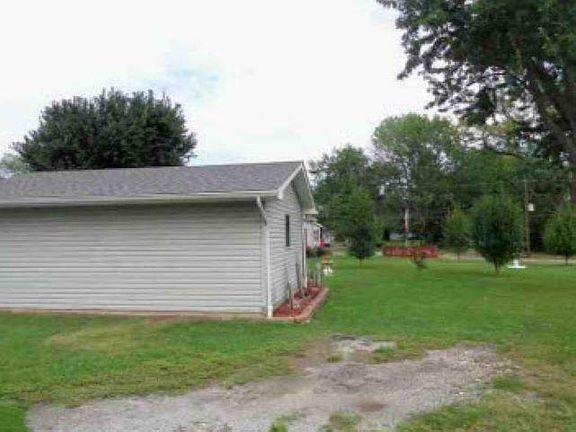 5th image of 205 W Sylvia Ave