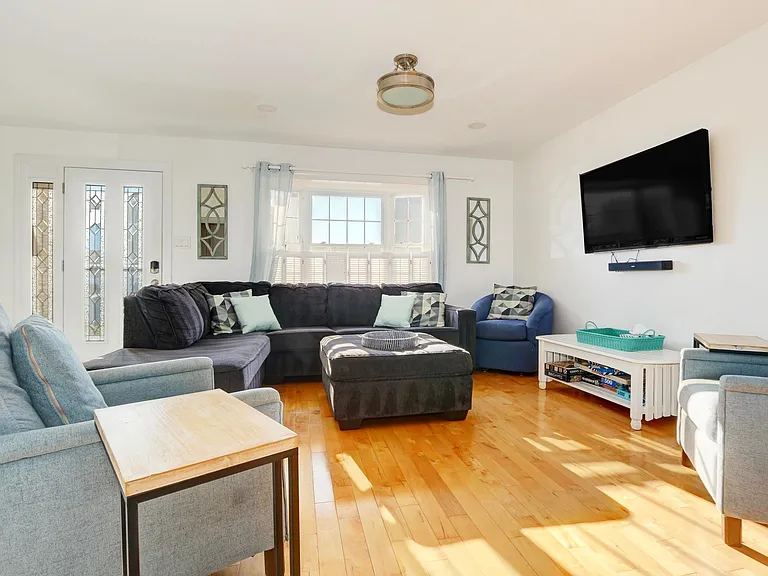 29 Ocean Dr W — Photo 10