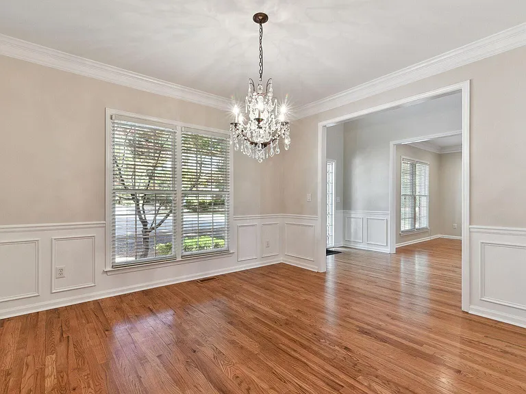 330 Winherst Ln — Photo 8