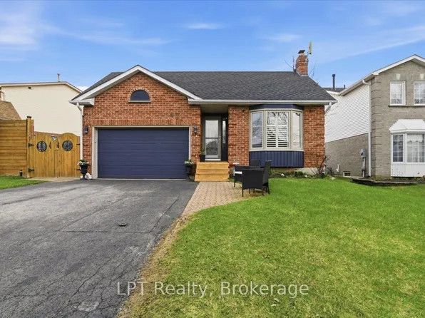 831 Lavis St, Oshawa, ON L1K 1W8