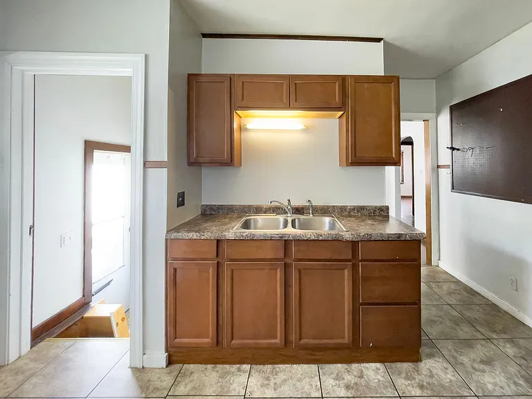 225 S College Ave — Photo 19