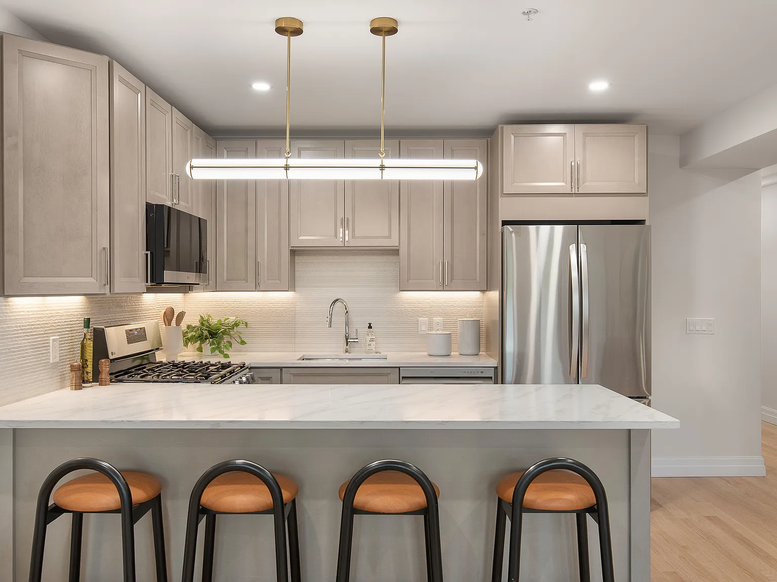 3 bed, 1250 sqft, $3,790 — Photo 3