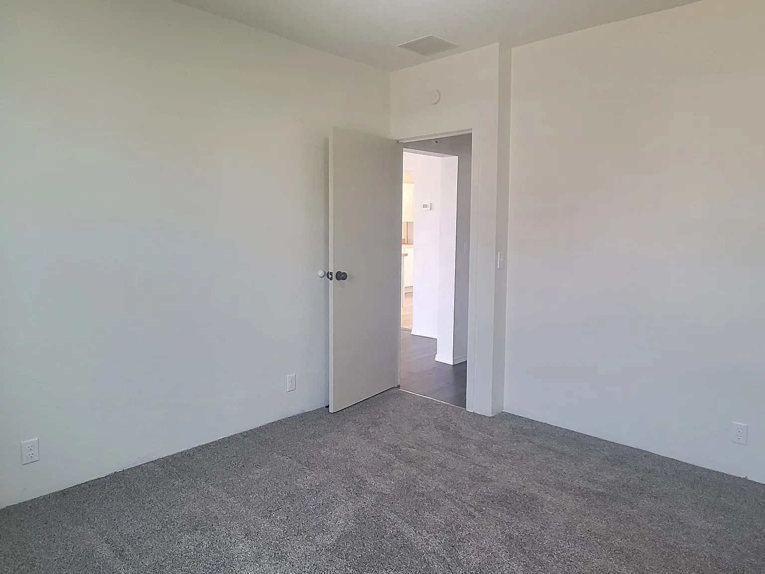 605 W 1st Ave — Photo 4