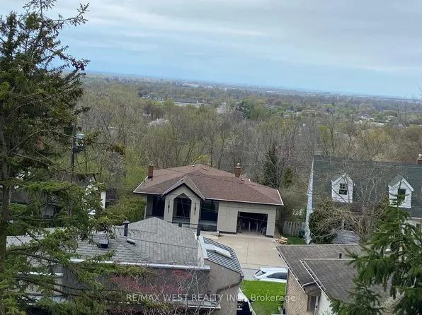 10 Dundas Cres, Saint Catharines, ON L2T 1T3
