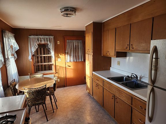 5th image of 203 N Eastman St