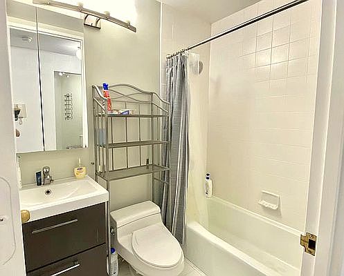 5th image of 350 W 50th St APT 3X