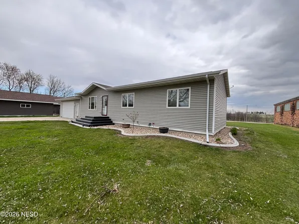 306 5th St, Hayti, SD 57241