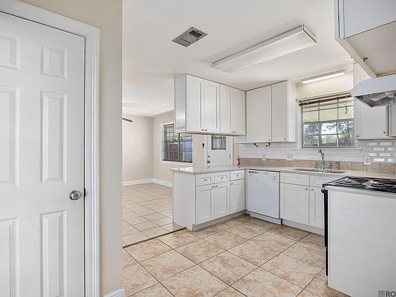 3rd image of 16522 Batavia Ave