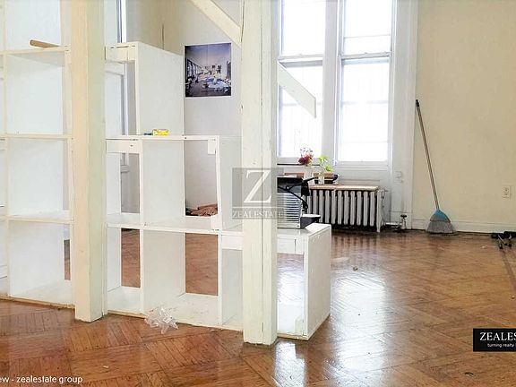 4th image of 395 Washington Ave APT 4