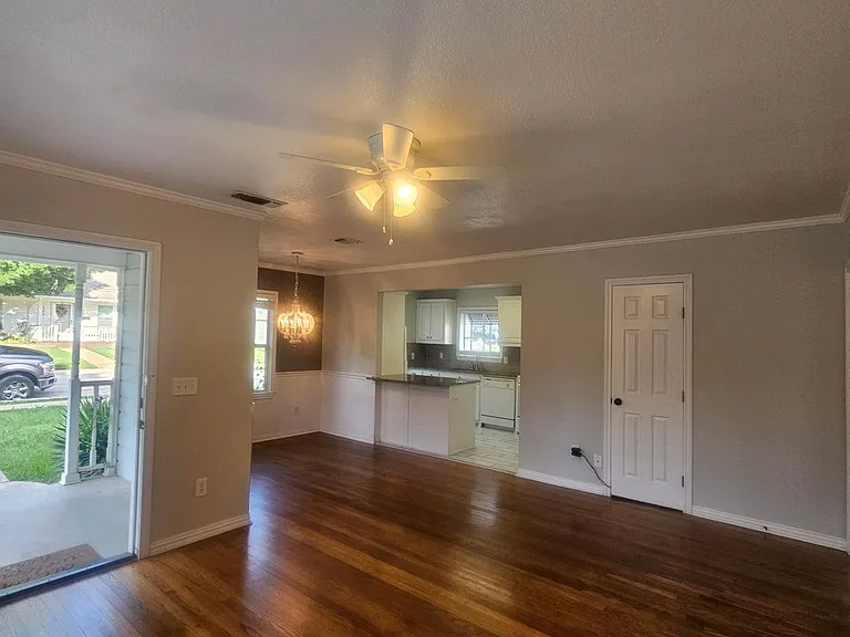 307 N Bradley St — Photo 4