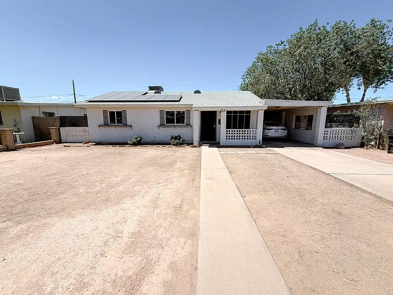2801 W Glenrosa Ave — Photo 1