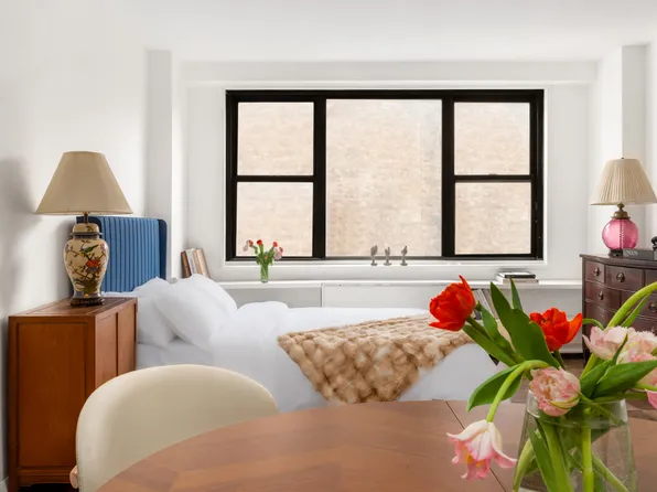 7 East 14th Street image 1 of 12