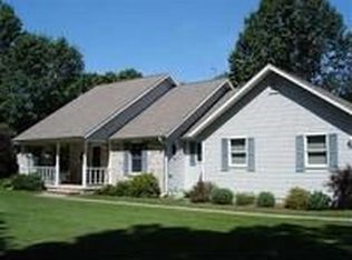 5010 Deerwood Trl, Stevensville, MI 49127