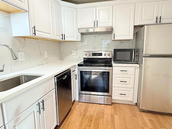 3rd image of 2822 Chablis Cir
