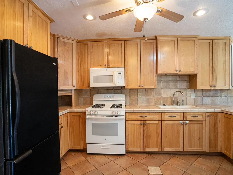 1213 S Windsor St — Photo 28