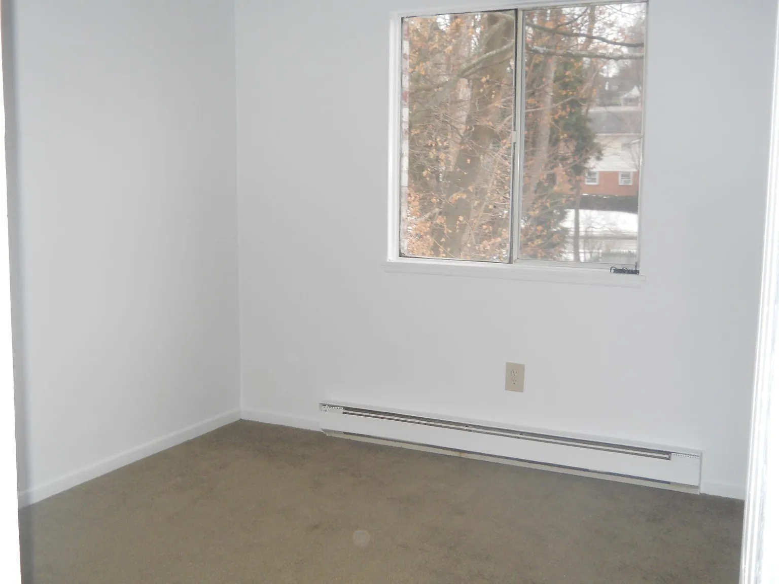 23 Barteau St — Photo 2