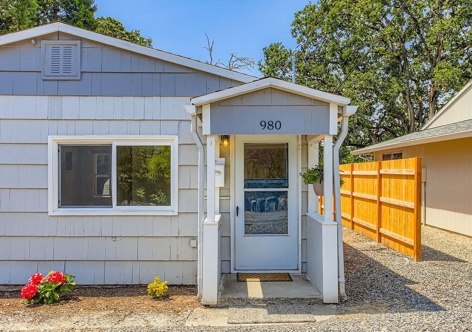 2 Bedroom Cottage — Photo 1