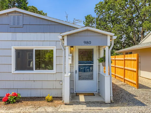 980 Beatrice Ave, Gladstone, OR 97027