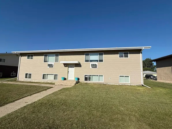 2033 5th St NW, Minot, ND 58703