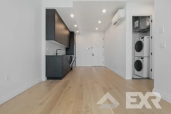 875 4th Avenue — Photo 2