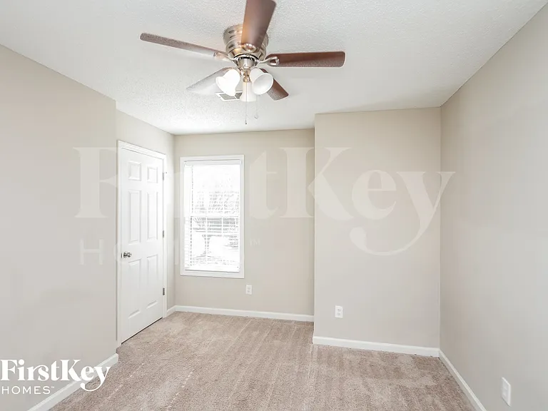 2701 Chadwick Ln NW — Photo 6